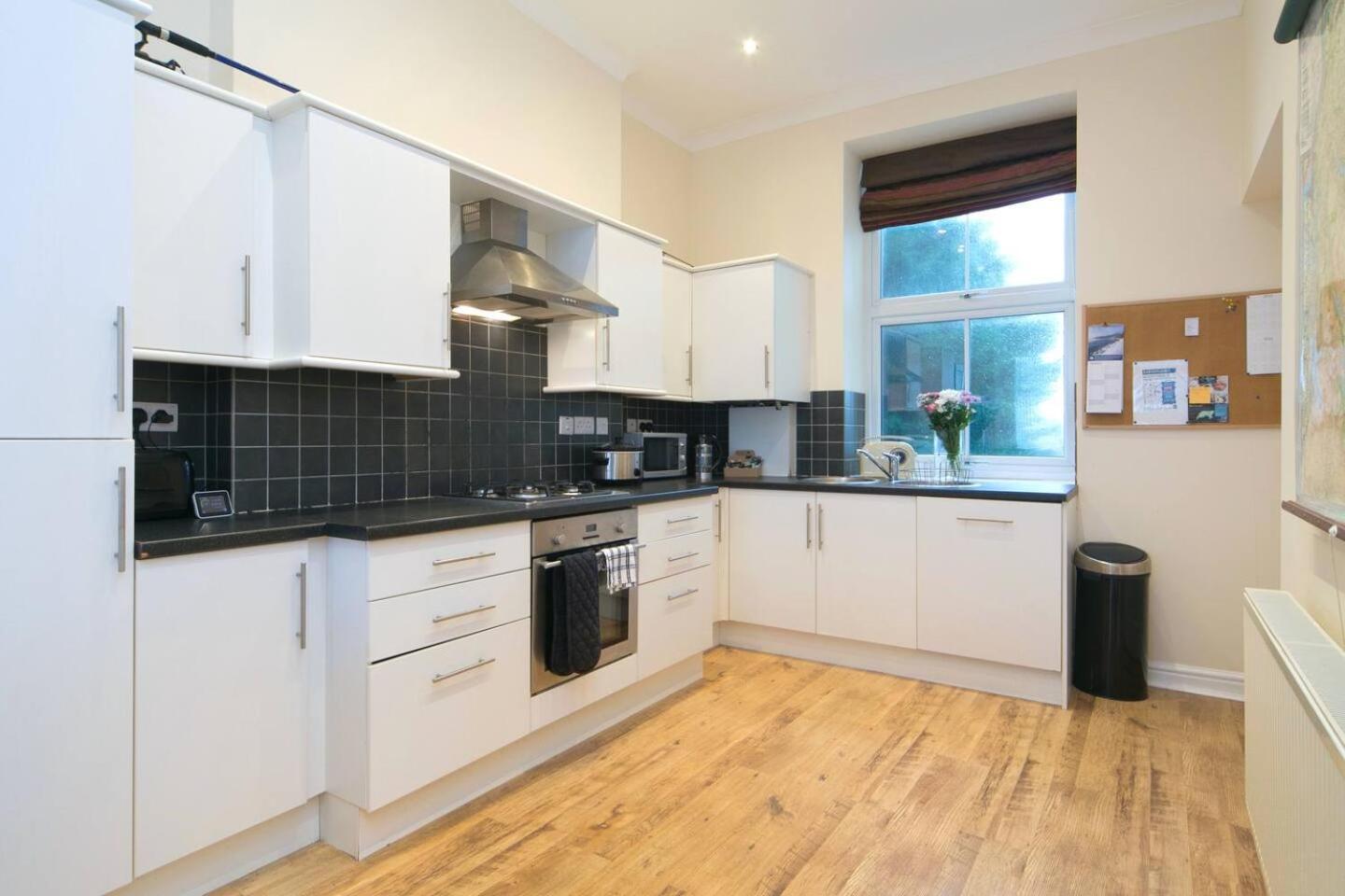 Pass The Keys Hafan Stylish 2 Bedroom Sea View Apartment Pwllheli Buitenkant foto