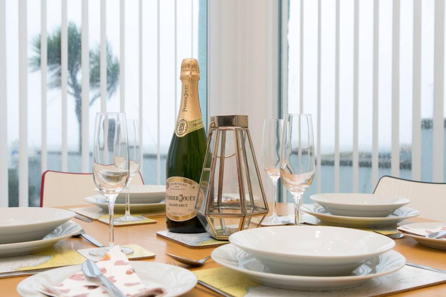 Pass The Keys Hafan Stylish 2 Bedroom Sea View Apartment Pwllheli Buitenkant foto