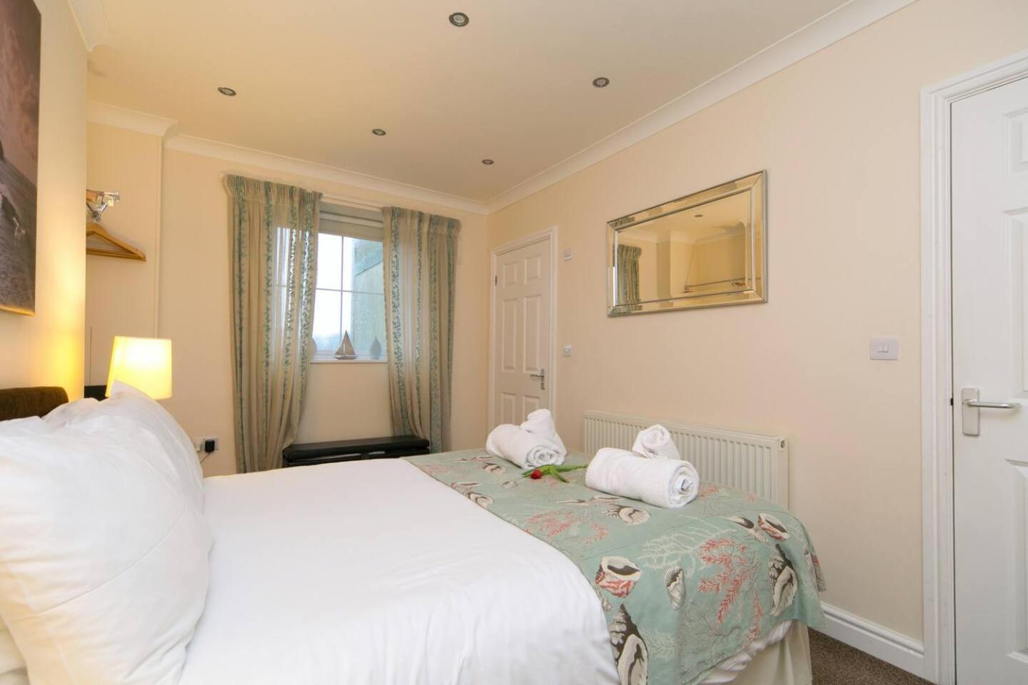 Pass The Keys Hafan Stylish 2 Bedroom Sea View Apartment Pwllheli Buitenkant foto