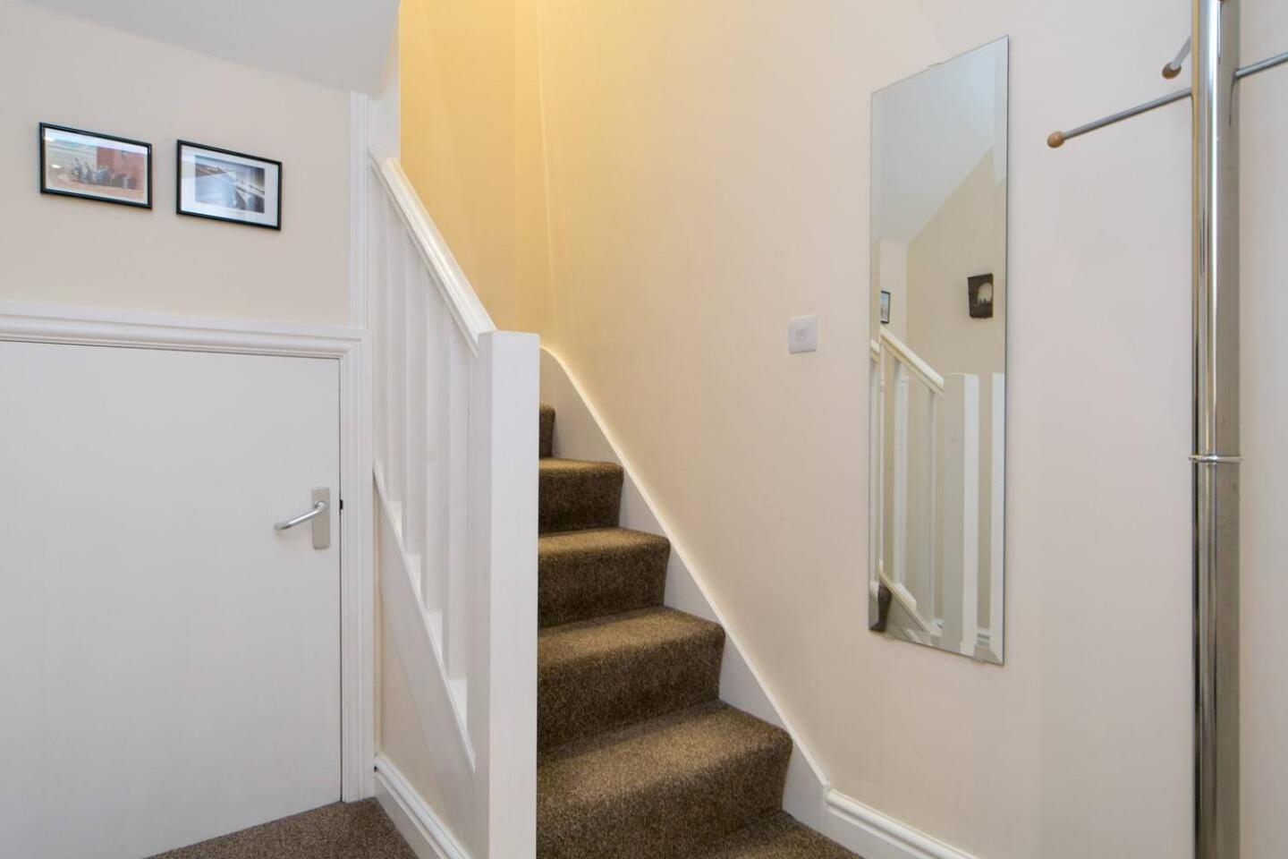 Pass The Keys Hafan Stylish 2 Bedroom Sea View Apartment Pwllheli Buitenkant foto