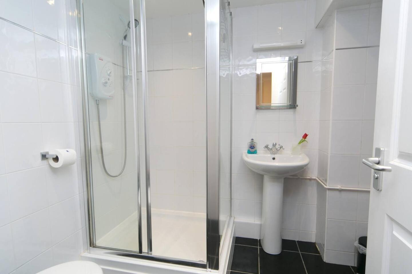 Pass The Keys Hafan Stylish 2 Bedroom Sea View Apartment Pwllheli Buitenkant foto