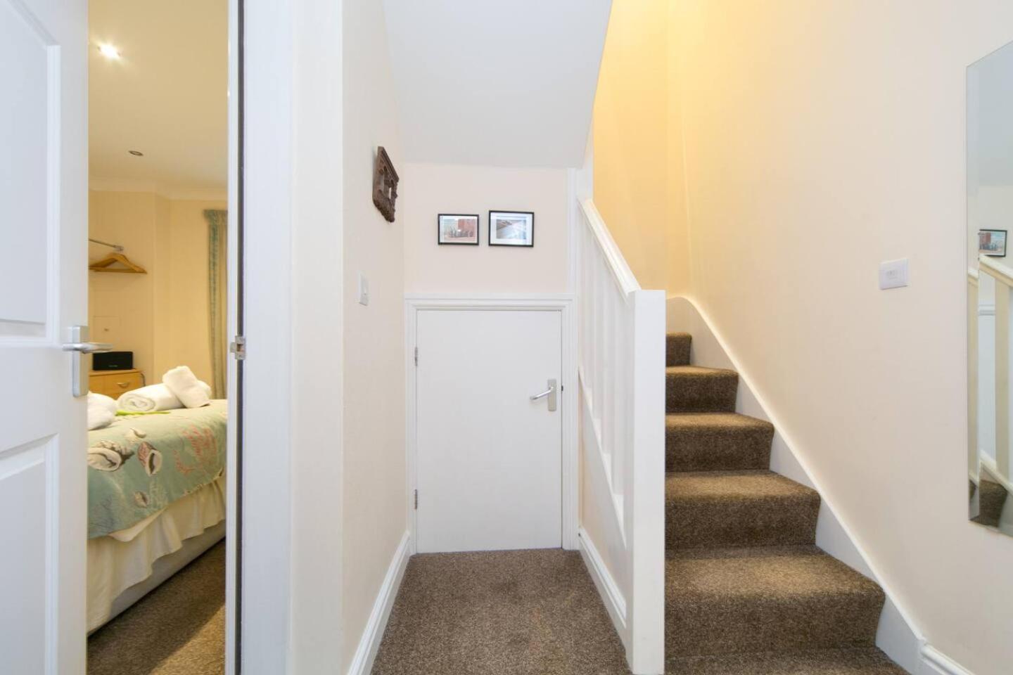 Pass The Keys Hafan Stylish 2 Bedroom Sea View Apartment Pwllheli Buitenkant foto