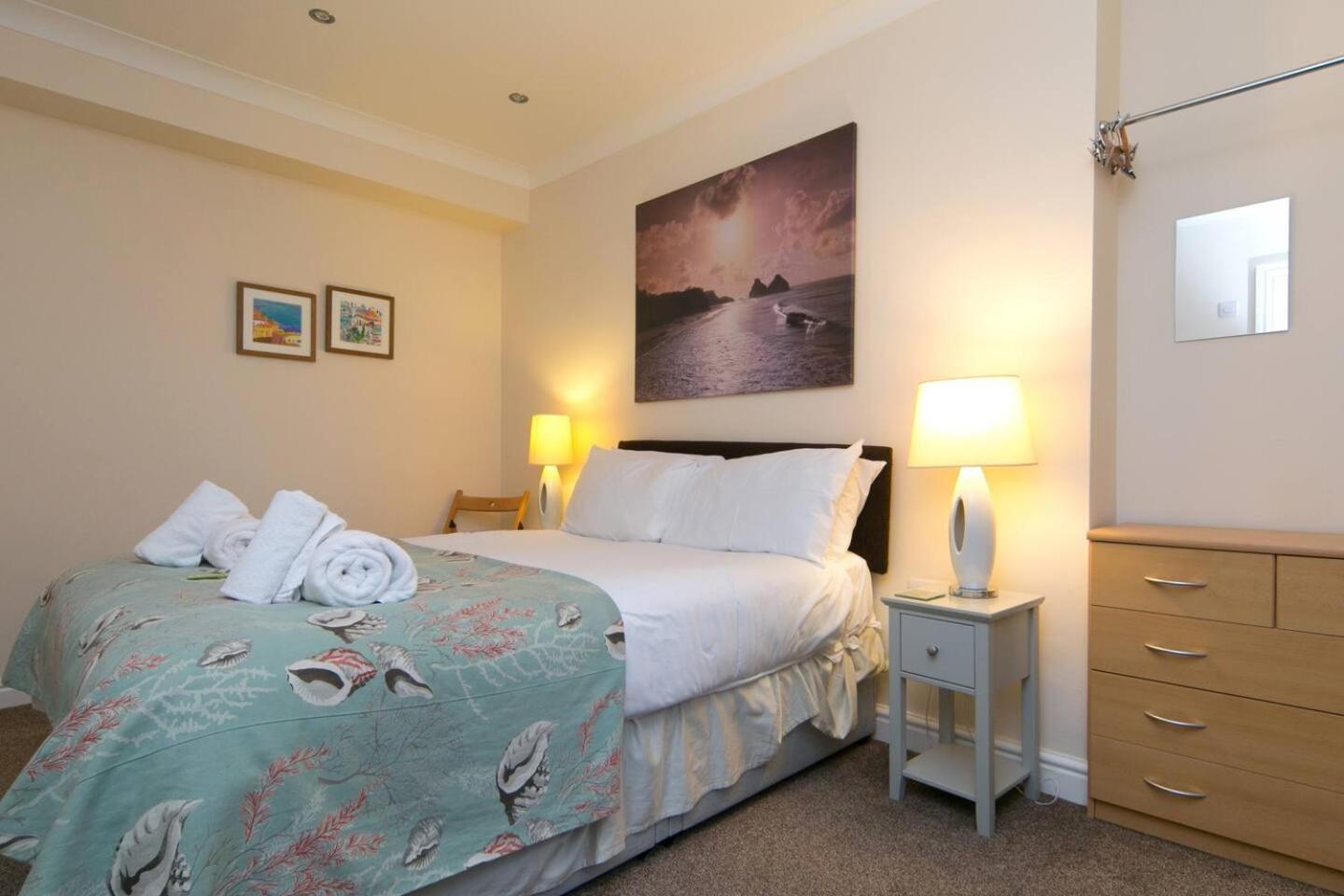 Pass The Keys Hafan Stylish 2 Bedroom Sea View Apartment Pwllheli Buitenkant foto