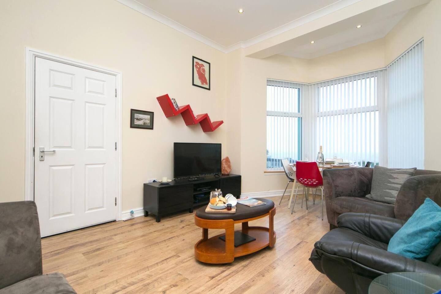 Pass The Keys Hafan Stylish 2 Bedroom Sea View Apartment Pwllheli Buitenkant foto